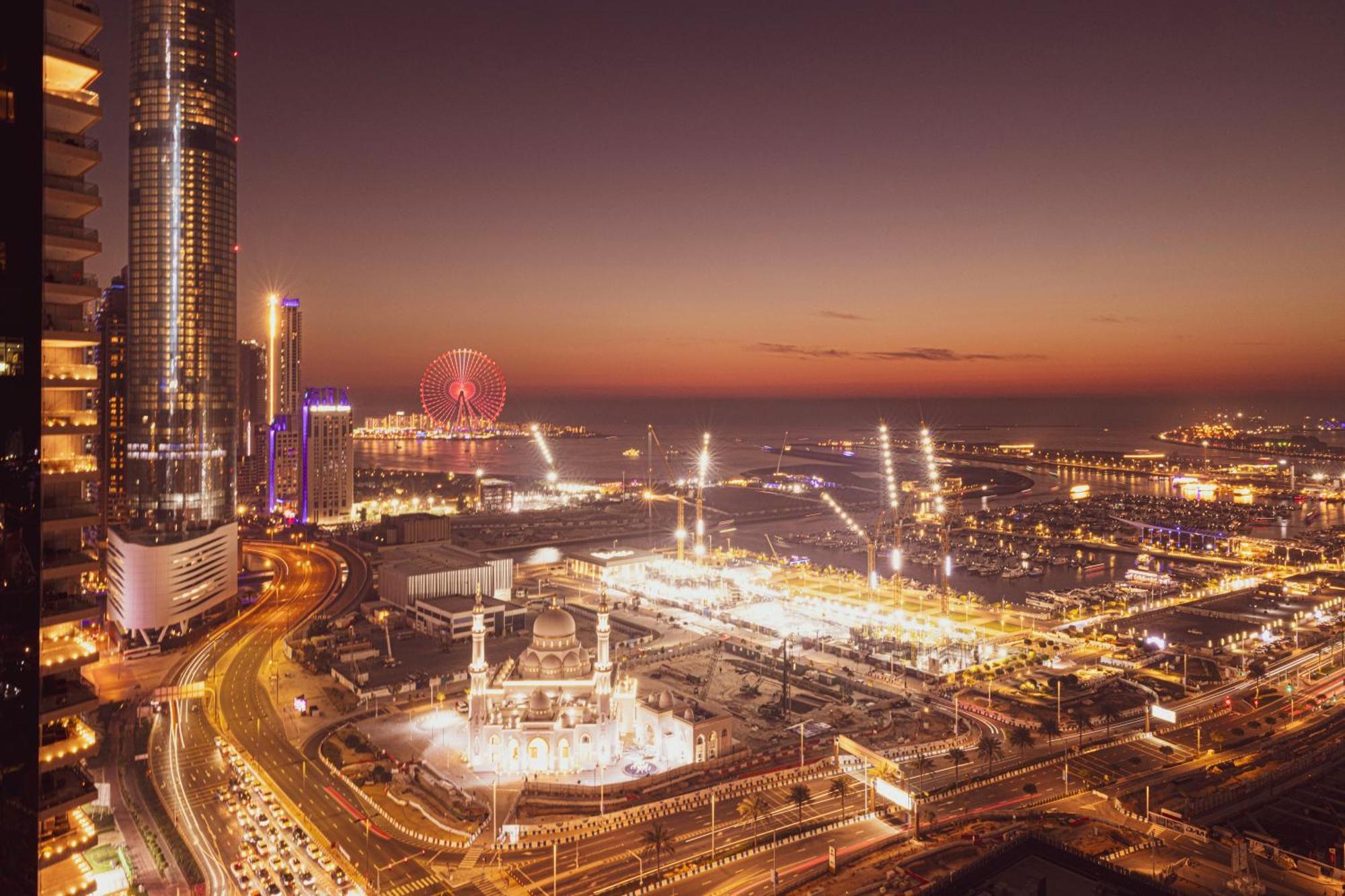 Prime Location - 2br With Spectacular Sea View * Dubai