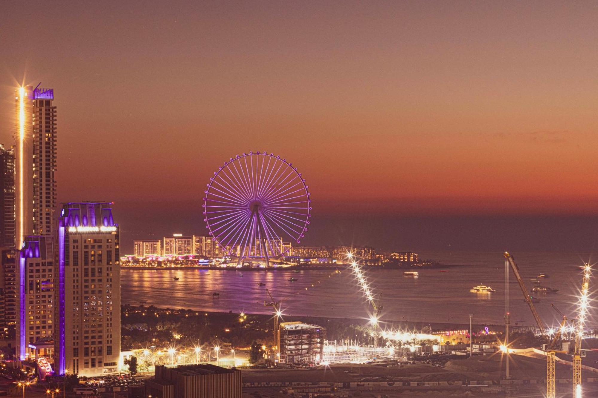 Prime Location - 2br With Spectacular Sea View Apartment *